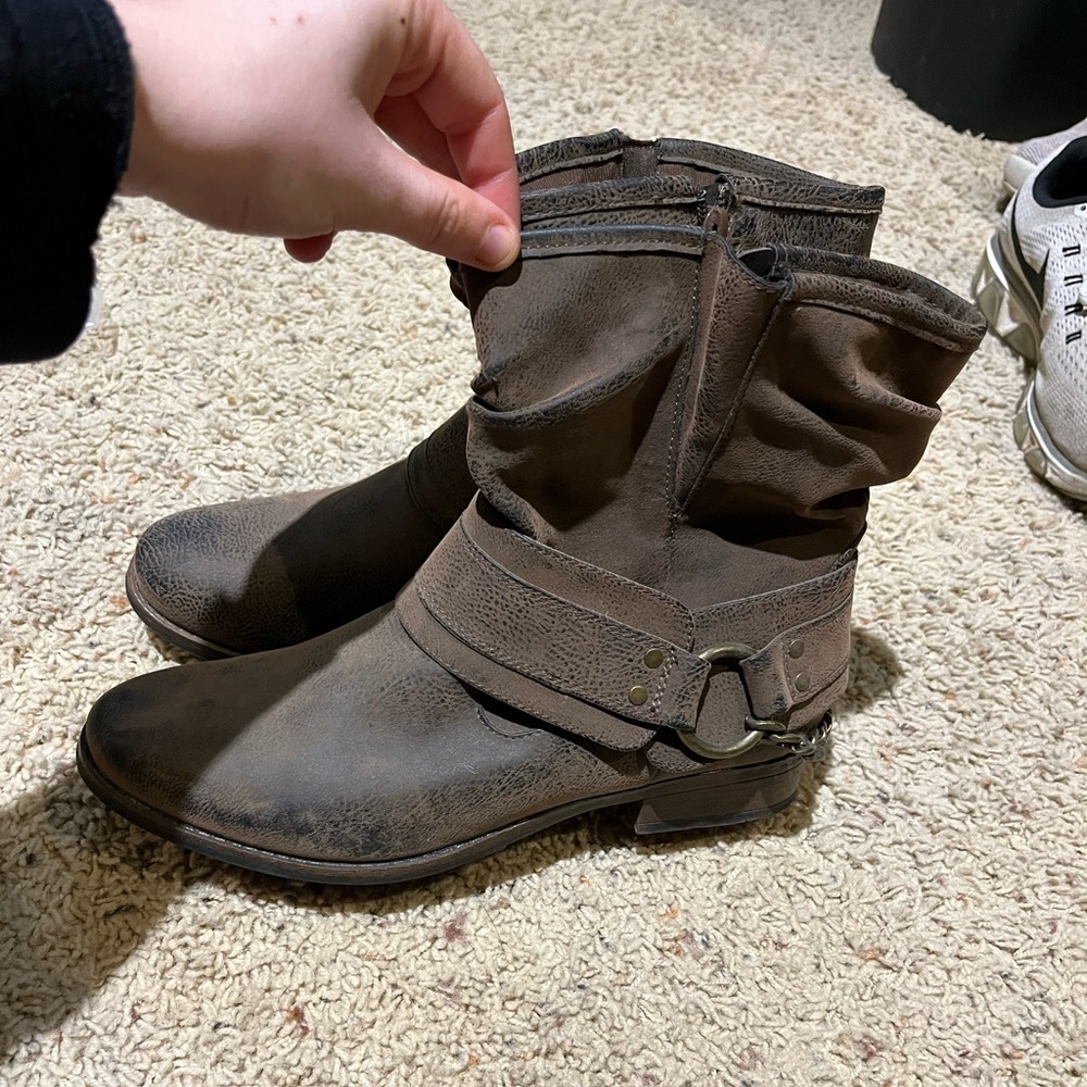 Distressed short cowboy look boot